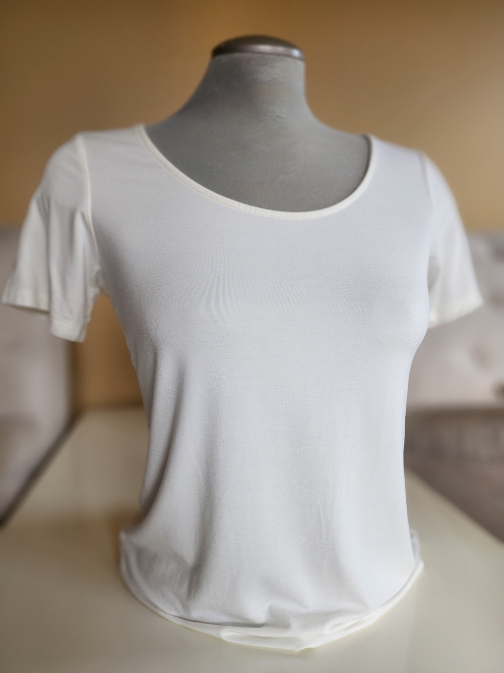 Brooks Brothers Red Fleece Cream White Crewneck Women’s Tee Tank Style Top Small